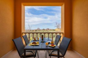 Preiswertes Apartment mit stylischem Interiour, Babybett, Spielplatz