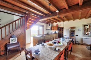 Maisons de vacances Maison pour 6 avec piscine et grand jardin : photos des chambres