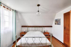 Maisons de vacances Maison pour 6 avec piscine et grand jardin : photos des chambres
