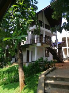 Malwathu Oya Forest Garden