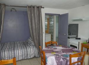 Appartements la maison jaune proche mer et marche avec wifi : photos des chambres