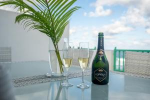 3 Skiathos- Stylish apartment with Breaker Views(no loadshedding)