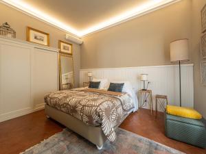 One-Bedroom Apartment room in Canto degli Scali