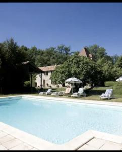 Propriété en pleine nature,grands espaces,, Périgord Noir, piscine chauffée, climatisation,wifi