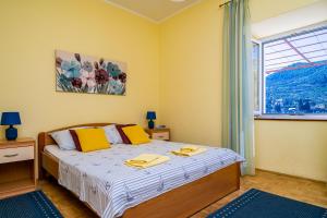 Apartment Cecilija - Seafront with sunbeds! Unique