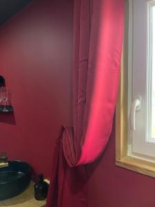 Le boudoir rouge - Loveroom luxueuse pour couples