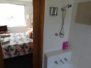 Platypus Heaven Waratah Waterfall Retreat Unit1 Free Pay TV In 2 Rooms Free Bottle Wine & Free WiFi