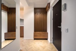 Ultracentral near Old Town, Cismigiu and Victoriei - Cozy, Quiet and Modern Apartment wt Sunny Balcony