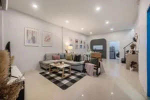 RB01 Chatuchak, Netflix, SpeedNet, Bts,mrt, 10Pax - Ban Bang Khen (1)