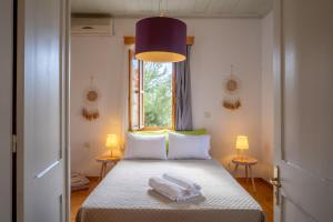 Seaside Summer House, Cozy Yard