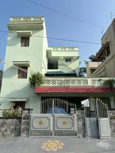 Aishwarya Nivas - 丁迪古尔