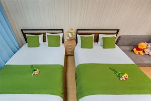 Room 204 Nishi-Shinjuku Gochome 9 minutes walk 40 square meters Sleeps up to 6 people