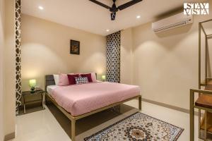 StayVista at Sunrise Apartment with Heater, WiFi