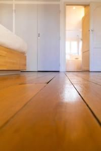 LA Plume aux pieds du Parvis Saint Jean