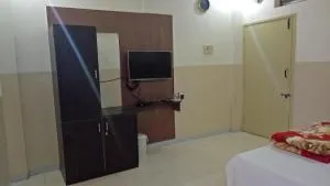 Hotel New Samadhan - Manchar