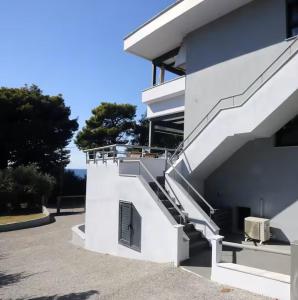 Mathesi apartment Sea front