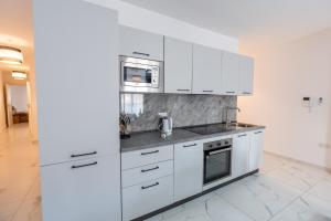 Sliema A20 - 5 mins walk to Valletta Ferry - Shopping Mall and Bay by QuickTrips