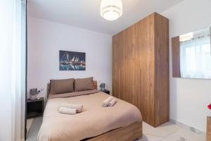 Sliema A20 - 5 mins walk to Valletta Ferry - Shopping Mall and Bay by QuickTrips