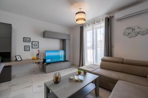 Sliema A20 - 5 mins walk to Valletta Ferry - Shopping Mall and Bay by QuickTrips