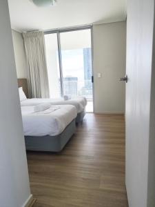 255 SQM 3 bedroom RIVER OCEAN VIEW Surfers Paradise