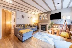 Central 2 Bed Cottage On Watergate Street by Cheshire Escapes - Hough Green