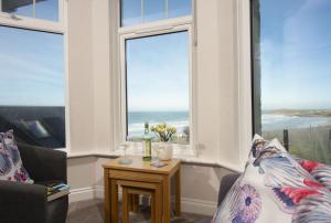 Beachside Fistral, Newquay