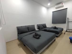 Ujong Pasir 4BR Moden House by Jeffery Lam Home Management