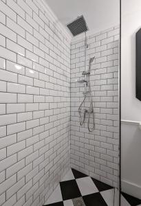 Chessboard styled 2BD apt next to Acropolis&Metro