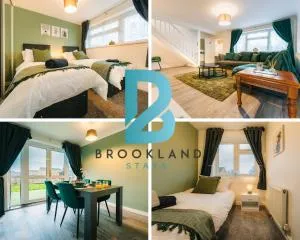 Three Bedroom House by Brookland Stays Serviced Accommodation Short Lets Harlington with Free WiFi - Yiewsley