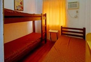 RedDoorz at RHR Tourist Inn Canlaon