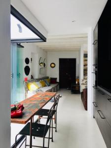 Unique Townhouse with rooftop pool