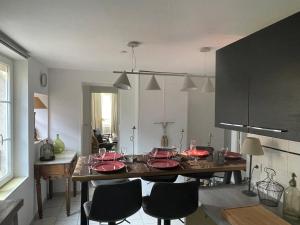 Maisons d'hotes Domaine Spa Perret-Au Calme-Chateau ArtDeco MasterSuite B&B et-ou Gite de Charme-A3Mn Giverny-Jardins Monet-Le Vexin-Piscine Ete-Parc 3Ha-Aire Enfants-PingPong-Options Diner-Billard-Massage-Yoga-Coaching-Fitness-Sauna-Hammam-Promo 2Nuits 1HJacuzzi Offerte : photos des chambres