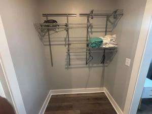 Luxury 2BR Gated Community Pets Parking