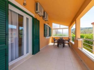 Sunny Holiday Home With Pool