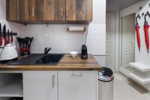 Downtown Apartment House Red