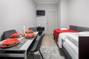 Downtown Apartment House Red