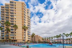 Prime 2BD with Balcony, View & Pool