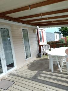 Campings MHVACANCES LOUENT PLUSIEURS MOBILHOMES DANS CAMPING 4 ETOILES PROCHE CHATEAUX et ZOO BEAUVAL : photos des chambres