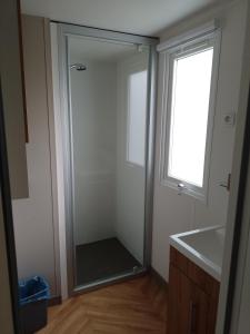 Campings MHVACANCES LOUENT PLUSIEURS MOBILHOMES DANS CAMPING 4 ETOILES PROCHE CHATEAUX et ZOO BEAUVAL : photos des chambres