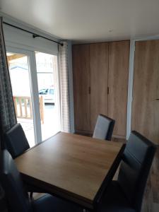 Campings MHVACANCES LOUENT PLUSIEURS MOBILHOMES DANS CAMPING 4 ETOILES PROCHE CHATEAUX et ZOO BEAUVAL : photos des chambres