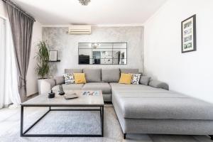 Villa Nedia - 2 Apartments with Private Pool & Sea View