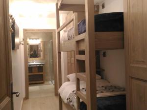 Appartement 12 pers. avec balcon, cheminée et wifi à La Tania - FR-1-513-17