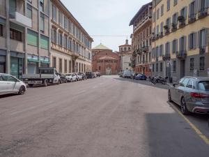 Youhosty - Elegant Duomo Apartment