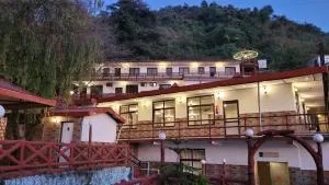 Ceyone Hotels - Lakhwār