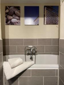 Family-friendly cottage - walk to stunning beach