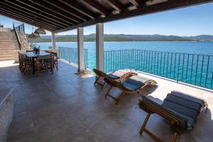 Mediterranean Villa next to Sea