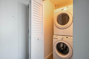 High Floor Pool Gym Brickell