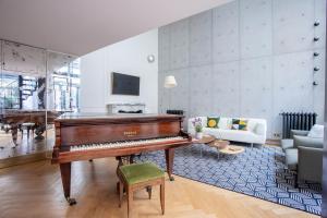 Parisian loft with plenty of light and solarium in Bastille area