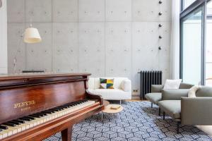 Parisian loft with plenty of light and solarium in Bastille area