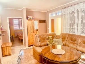 Sunny & Green Apartment